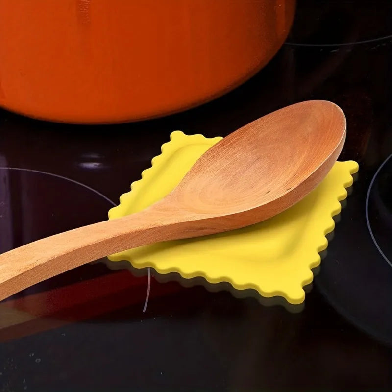 Biscuit-Shaped Silicone Spoon Rest – Non-Slip Kitchen Utensil Holder