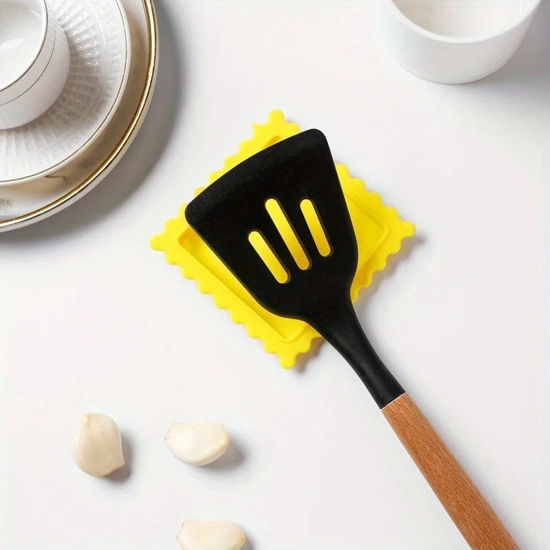 Biscuit-Shaped Silicone Spoon Rest – Non-Slip Kitchen Utensil Holder